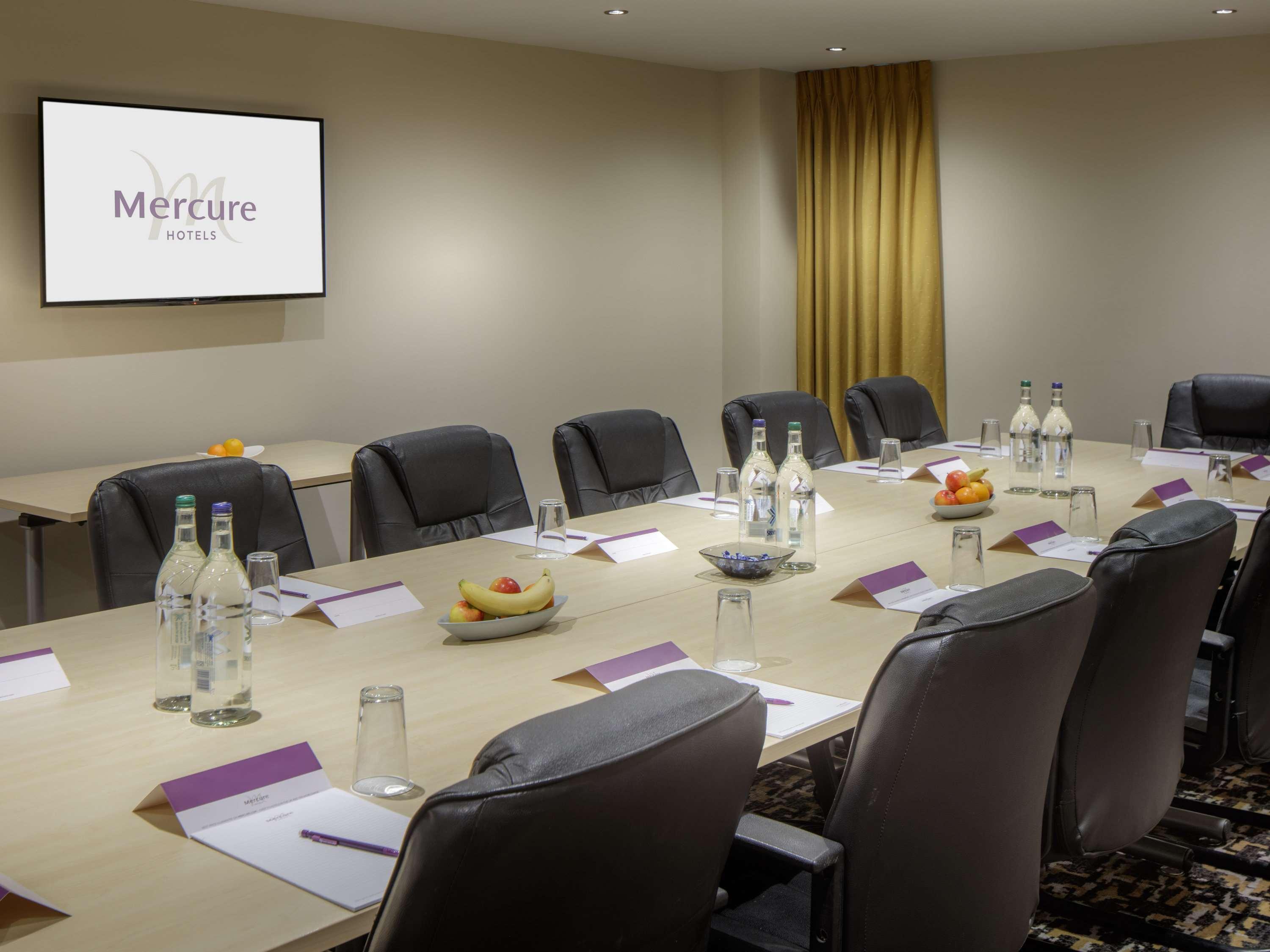 Mercure Hatfield Oak Hotel Exterior photo