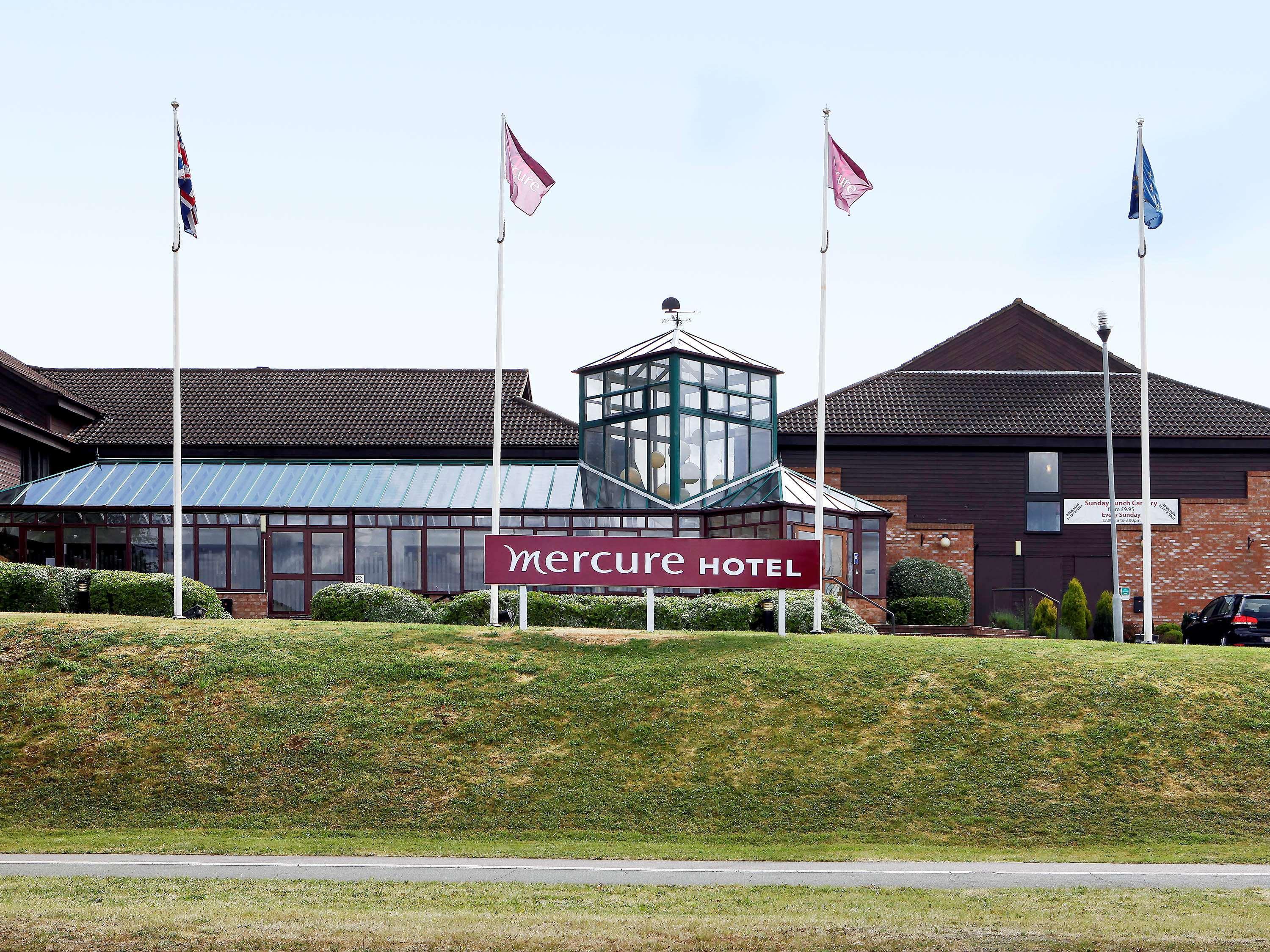 Mercure Hatfield Oak Hotel Exterior photo