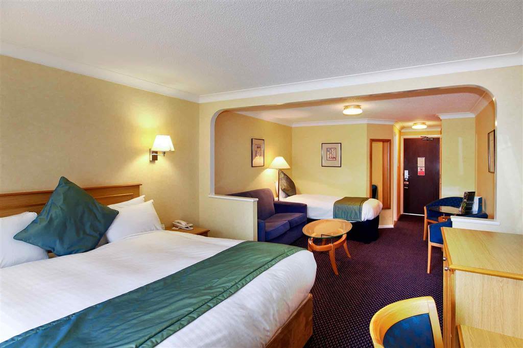 Mercure Hatfield Oak Hotel Exterior photo