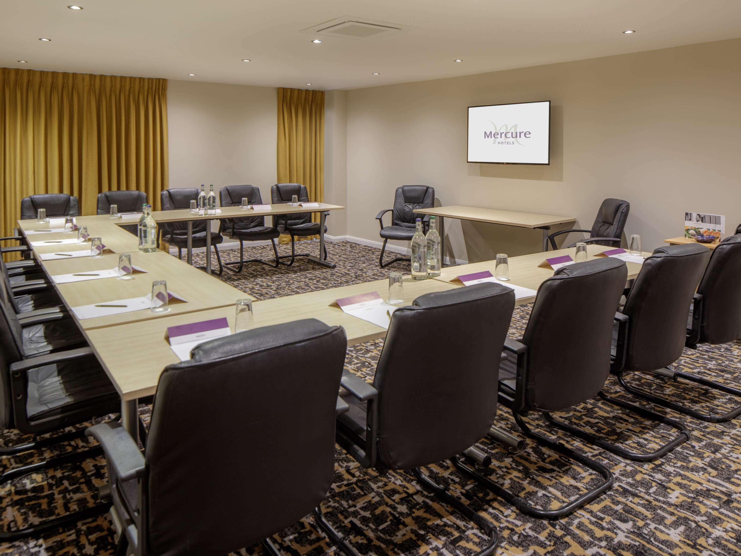 Mercure Hatfield Oak Hotel Exterior photo