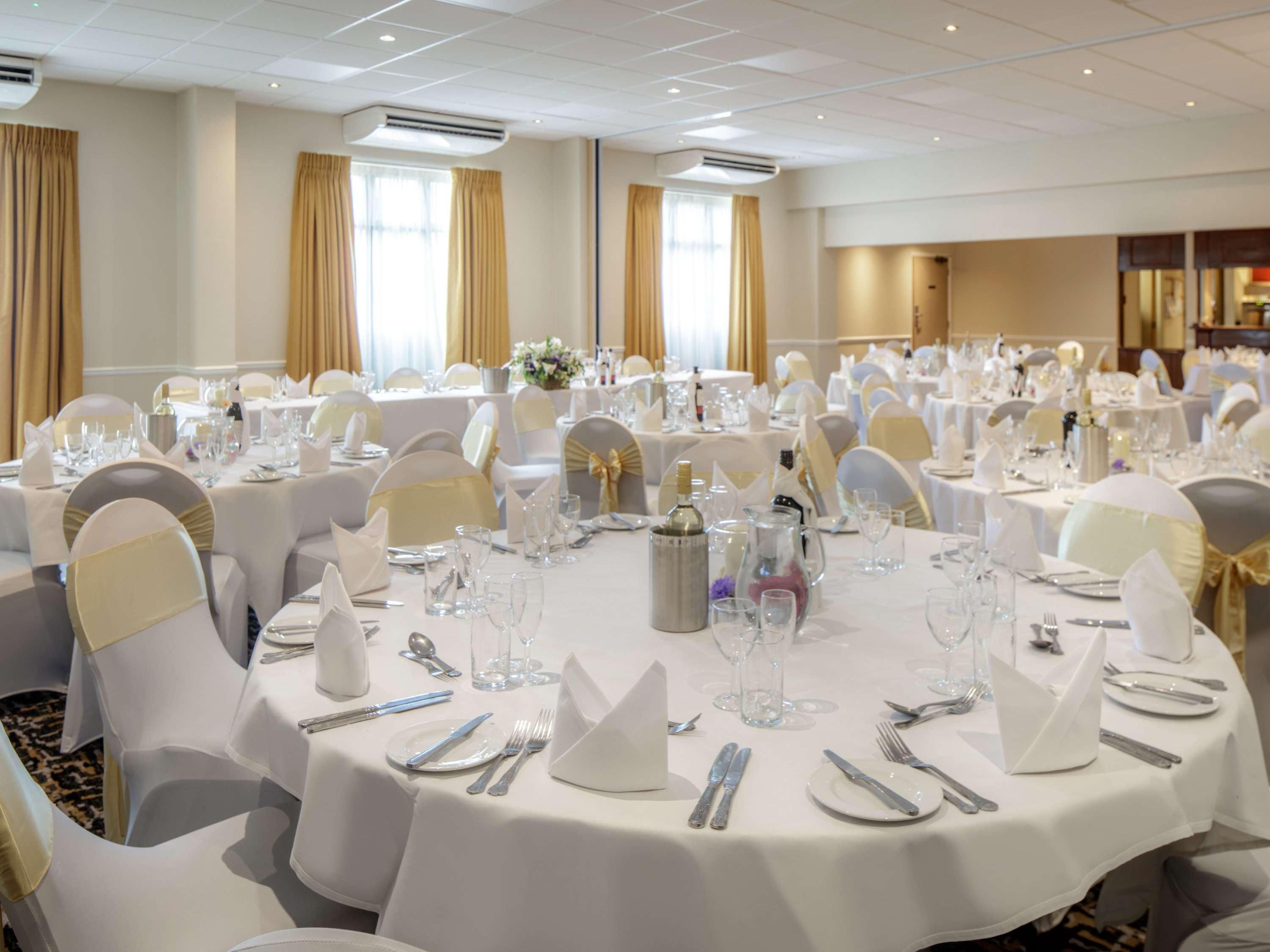 Mercure Hatfield Oak Hotel Exterior photo
