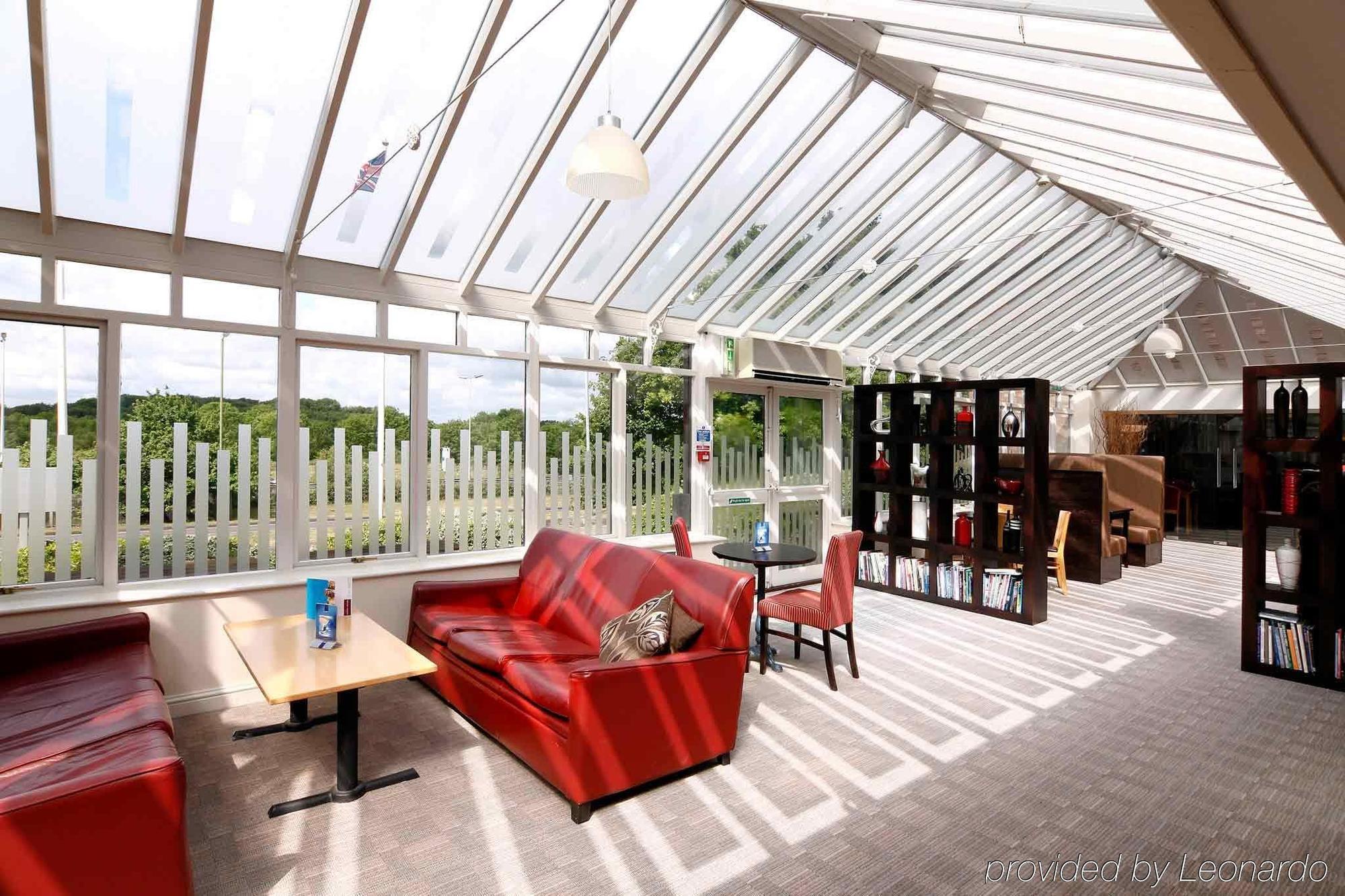Mercure Hatfield Oak Hotel Interior photo