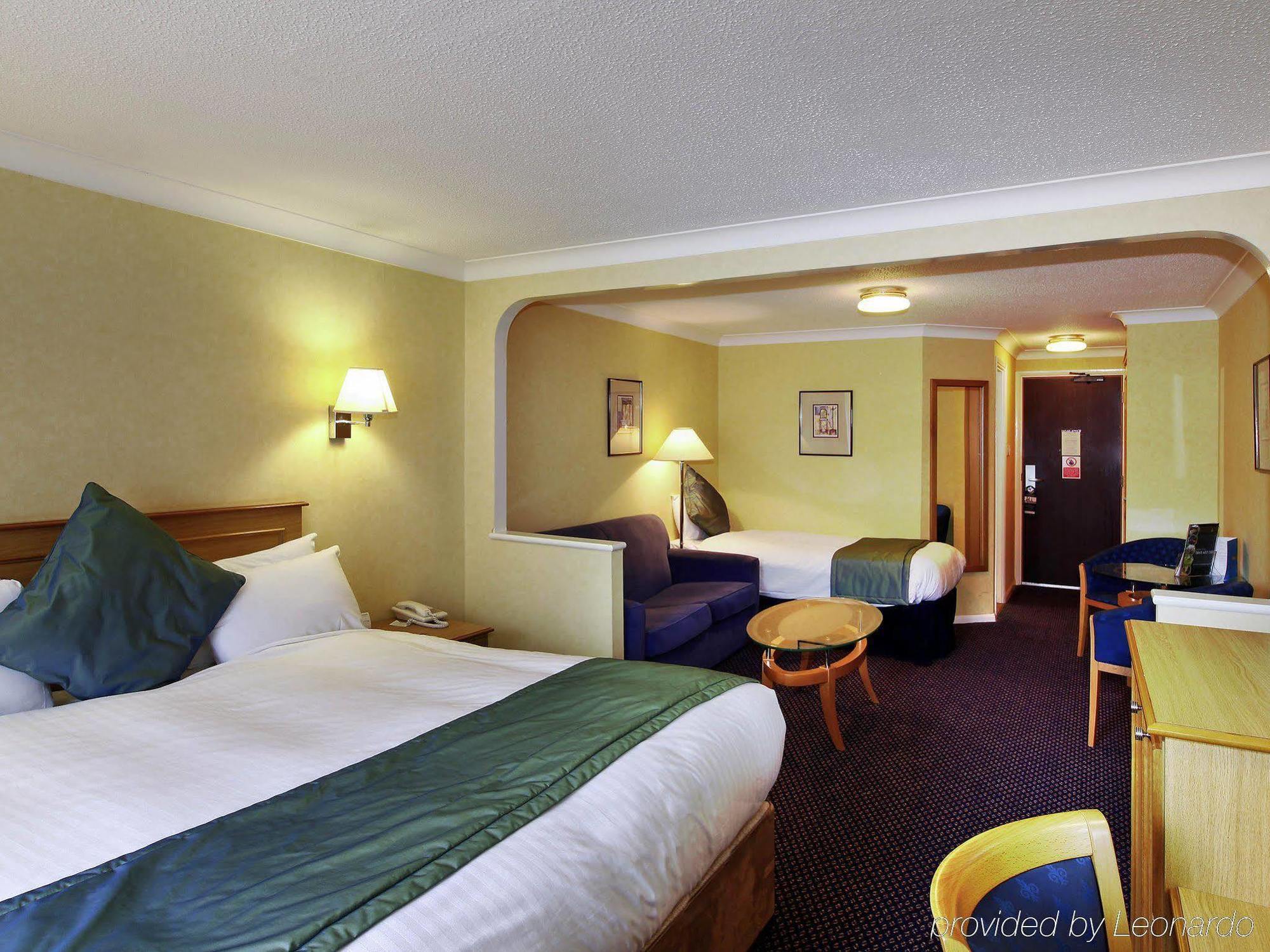 Mercure Hatfield Oak Hotel Exterior photo