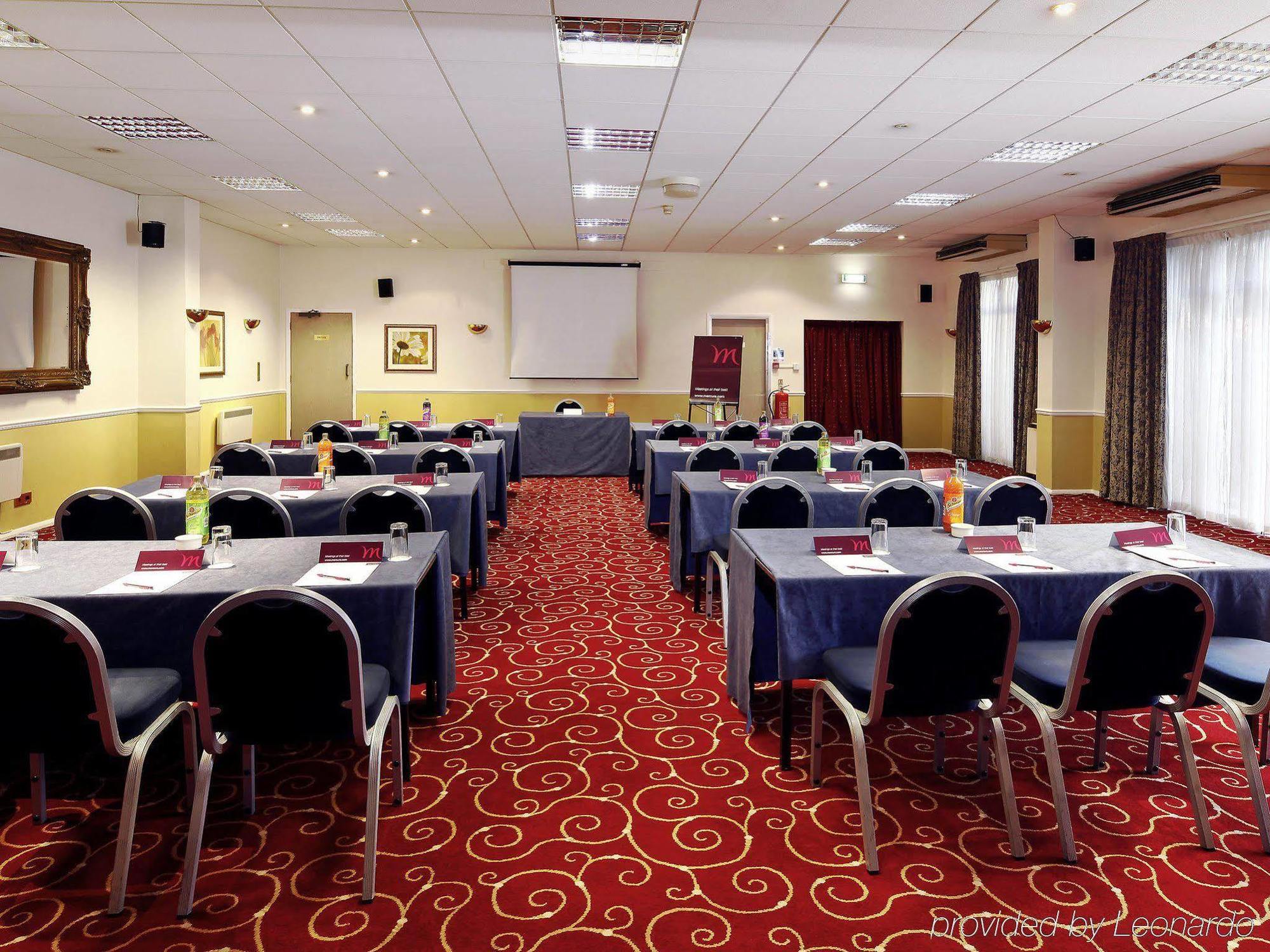 Mercure Hatfield Oak Hotel Exterior photo